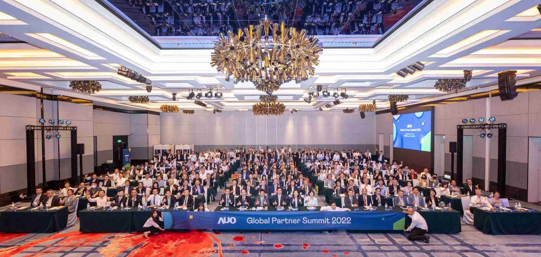 友達推動「安心、、、、創新、、、用心、、同心、、盡心」五星職旅，，為菲籍員工打造全方位照護，，，首度贏得「人權實踐與發展領袖獎」殊榮