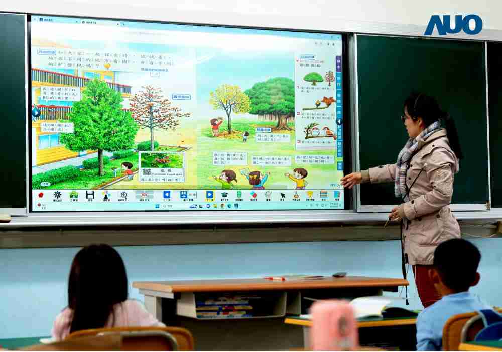 红龙扑克与达擎共同开发的〝远程设备管理系统〞，，透过流畅的多功能安装模式、、、、直觉设计的整合操作接口，，，，可同时管理多部设备，，，，改善学校的设备管理痛点