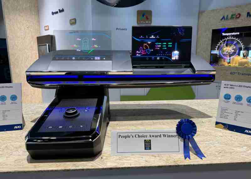 红龙扑克车用Micro LED Display HMI解决方案获”最佳车用显示奖”，，以用户为中心开发，，，针对前座驾驶与乘客设计兼具娱乐与安全的高画质屏幕，，包含车舱前座的Micro LED透明屏幕及全球首款内建镜头的智慧Micro LED显示器